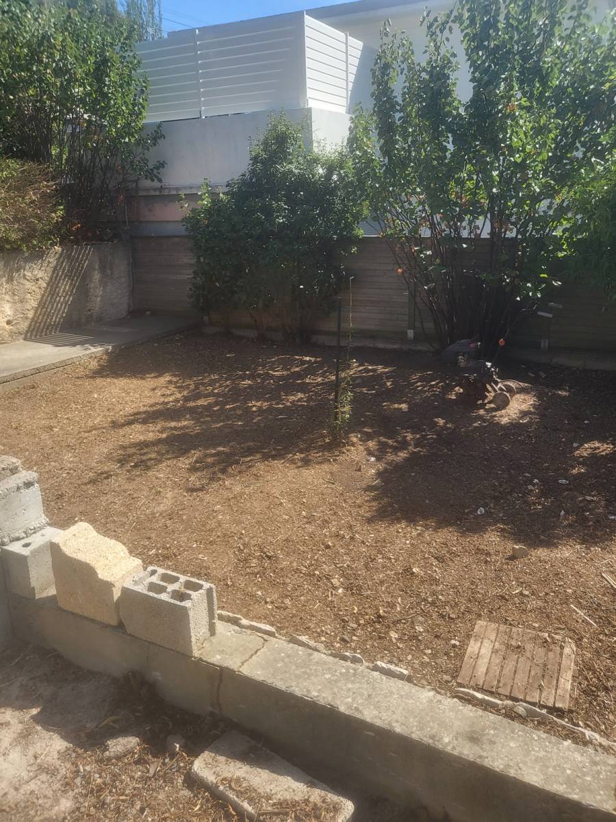 Remise en état d’un jardin en friche à Hyères près de Toulon