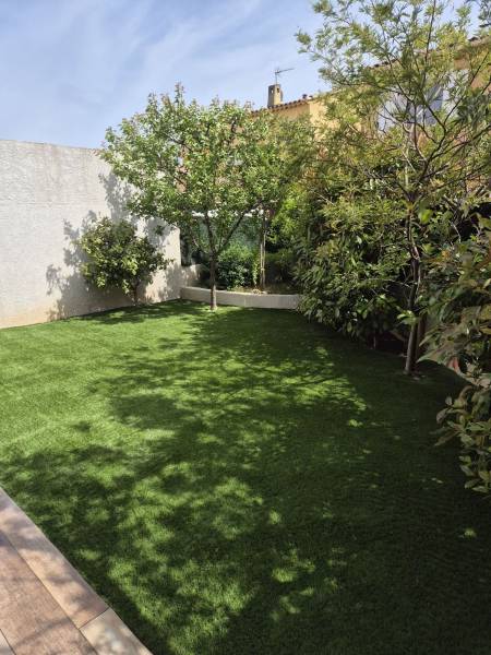 Pose de 35 m2 de gazon synthétique à La Crau dans le Var