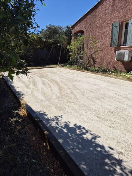 Création d’un espace extérieur multifonction de 5x10 m à La Crau près de Solliès-Pont pour piscine hors sol ou terrain de pétanque