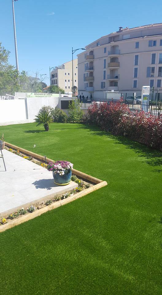 Gazon synthétique à Hyères les Palmiers