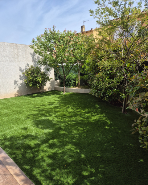 Pose de 35 m2 de gazon synthétique à La Crau dans le Var