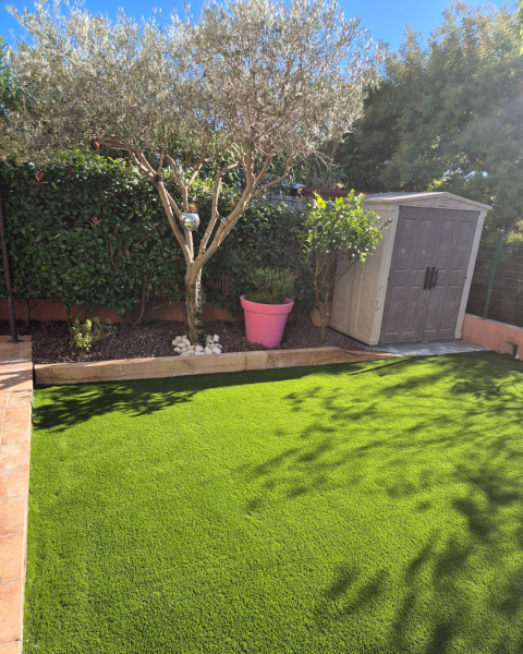 Redonnez vie à votre jardin grâce à l’installation d’un gazon synthétique de haute qualité à Toulon près de Hyères dans le Var