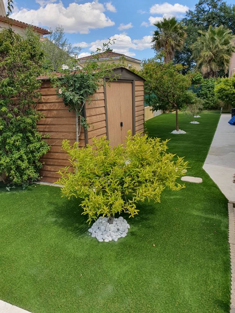 Gazon artificiel 35 mm posé par nos experts à Hyères (83)